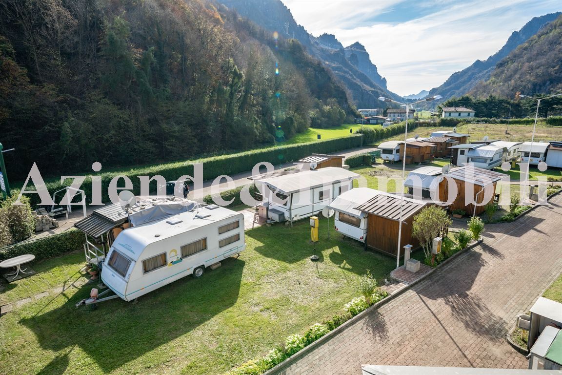 Campeggio e ristorante in vendita con area pertinenziale a Ballabio