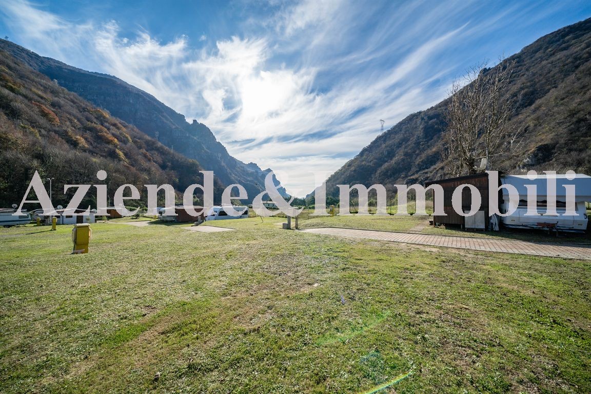 Ristorante campeggio con casa singola e area pertinenziale in vendita a Ballabio