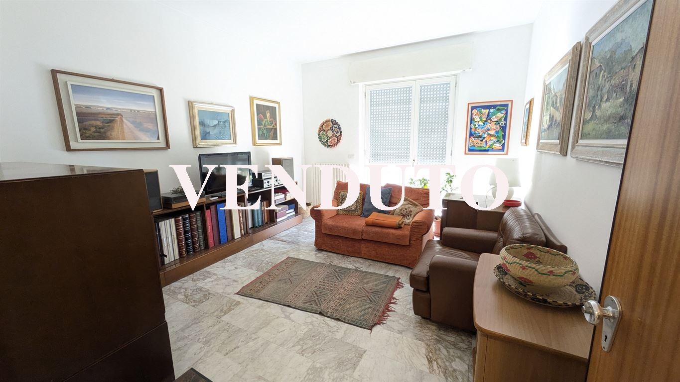 Trilocale in vendita a Barzago con box e cantina